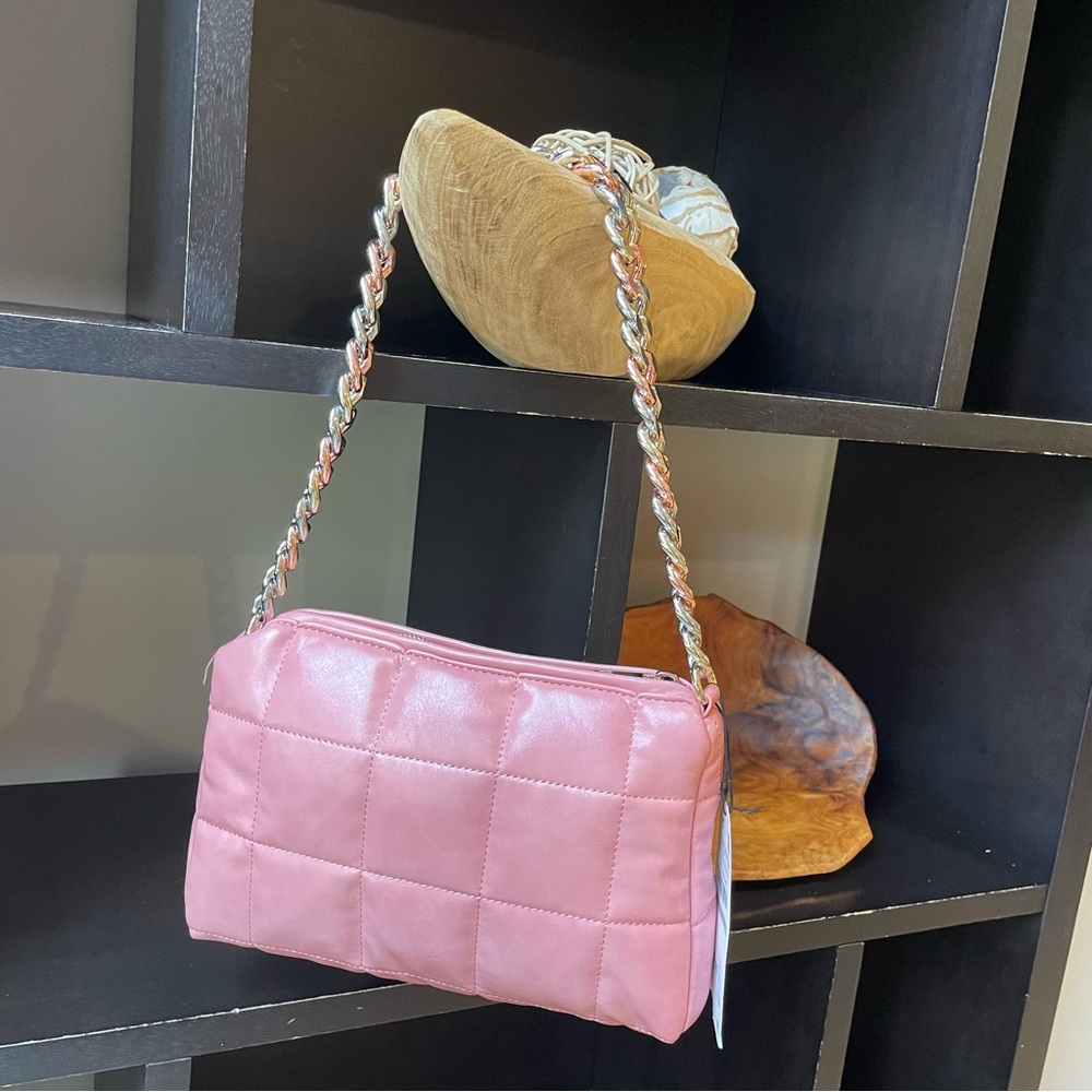 Chain shoulder strap bag